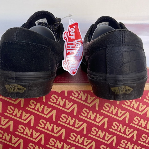 Vans Men’s Era Patchwork
Mono Patchwork Blackout
VN0A4BVU10J
Sneakers - Picture 14 of 16